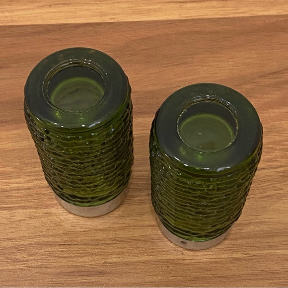 Vintage MCM Mid Century Modern Avocado Green Textured Glass Salt & Pepper Shaker - Picture 11 of 13